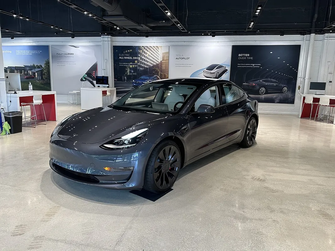 Tesla Showroom Miami Design District, December 2022